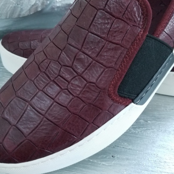 NEW Wine Crocodile print slips ons NEW - Picture 4 of 4